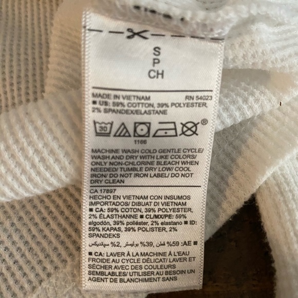 EUC Men’s Old Navy Thermal Top - Picture 3 of 8